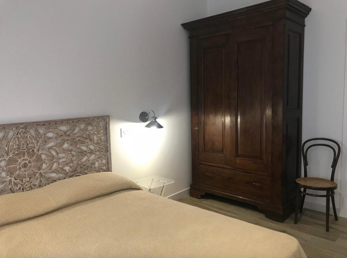 Bellhome 1 - Elegante Appartamento Nel Centro Di Бари Экстерьер фото